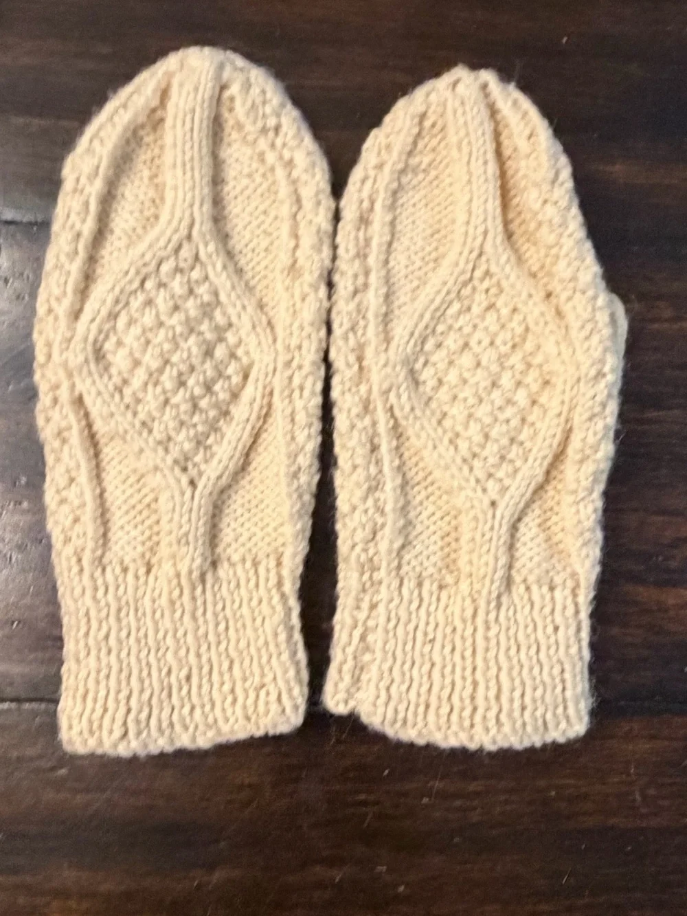 NWT ✨ Merino wool  Cream Cable Knit Women's scarf and mitten set unisex